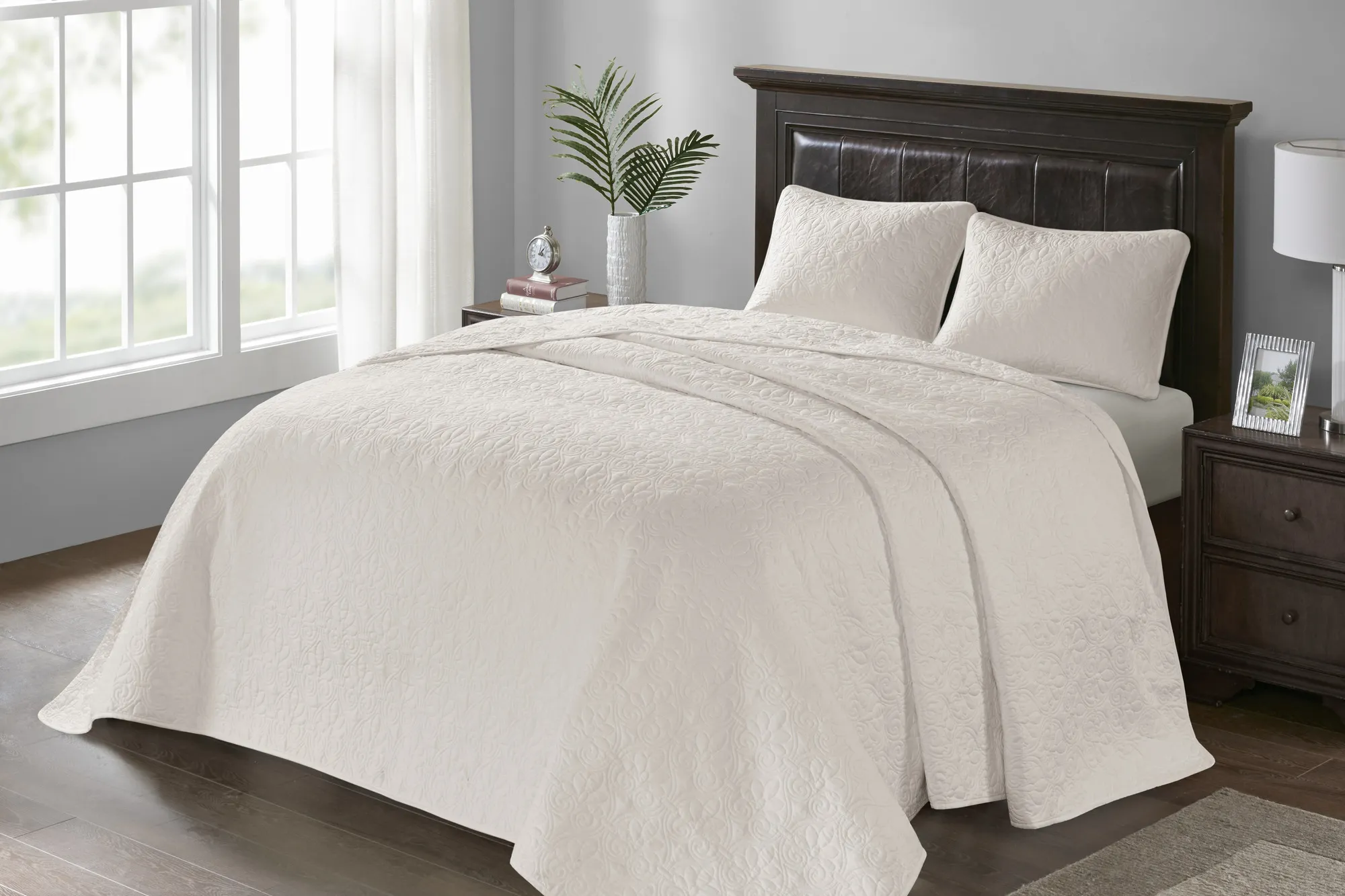 Toyah Cream 3 Pc King Bedspread Set - Thumbnail - Image 2