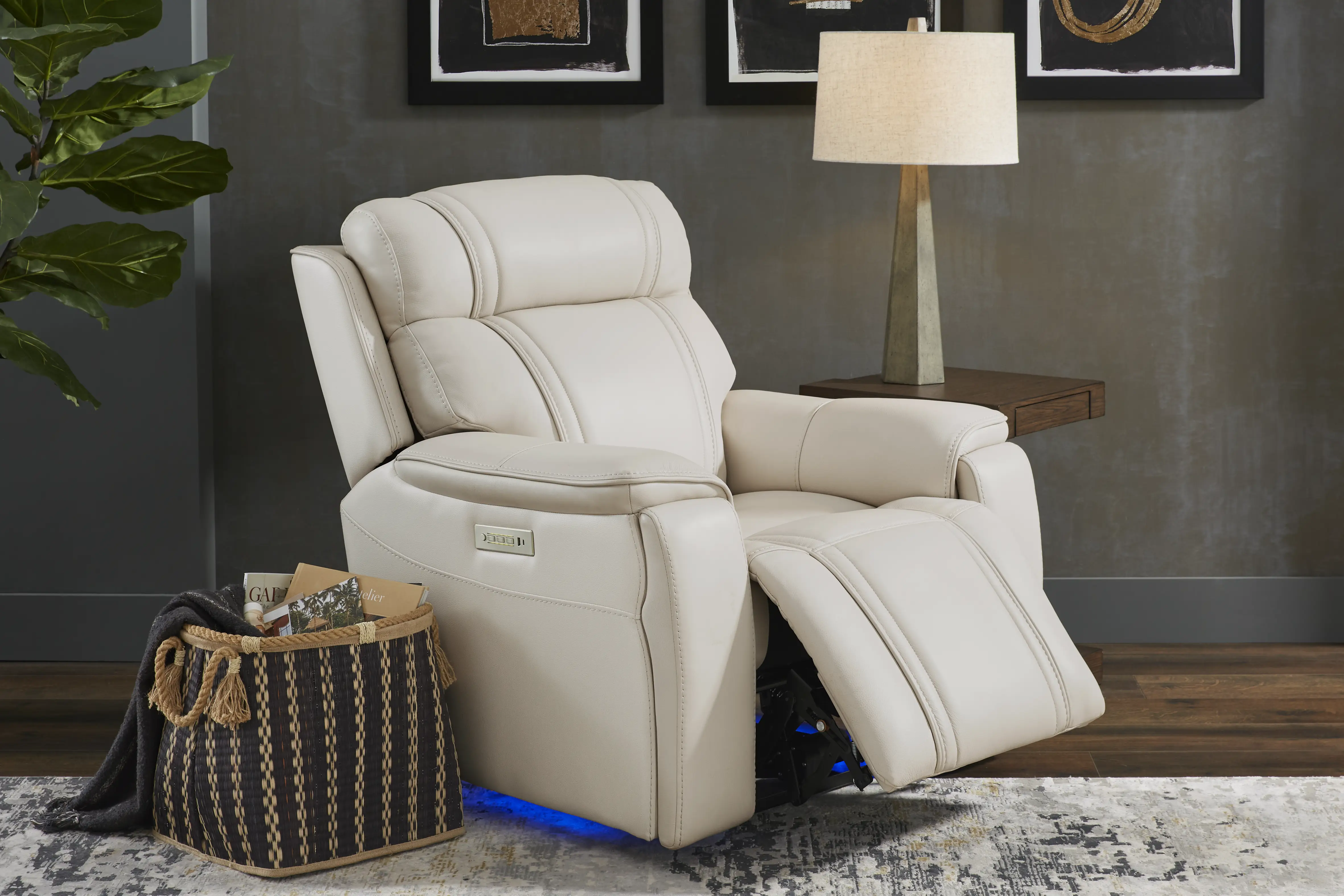 Sound Tech by Shaq Ice Leather Triple Power Recliner with Audio - Thumbnail - Image 3