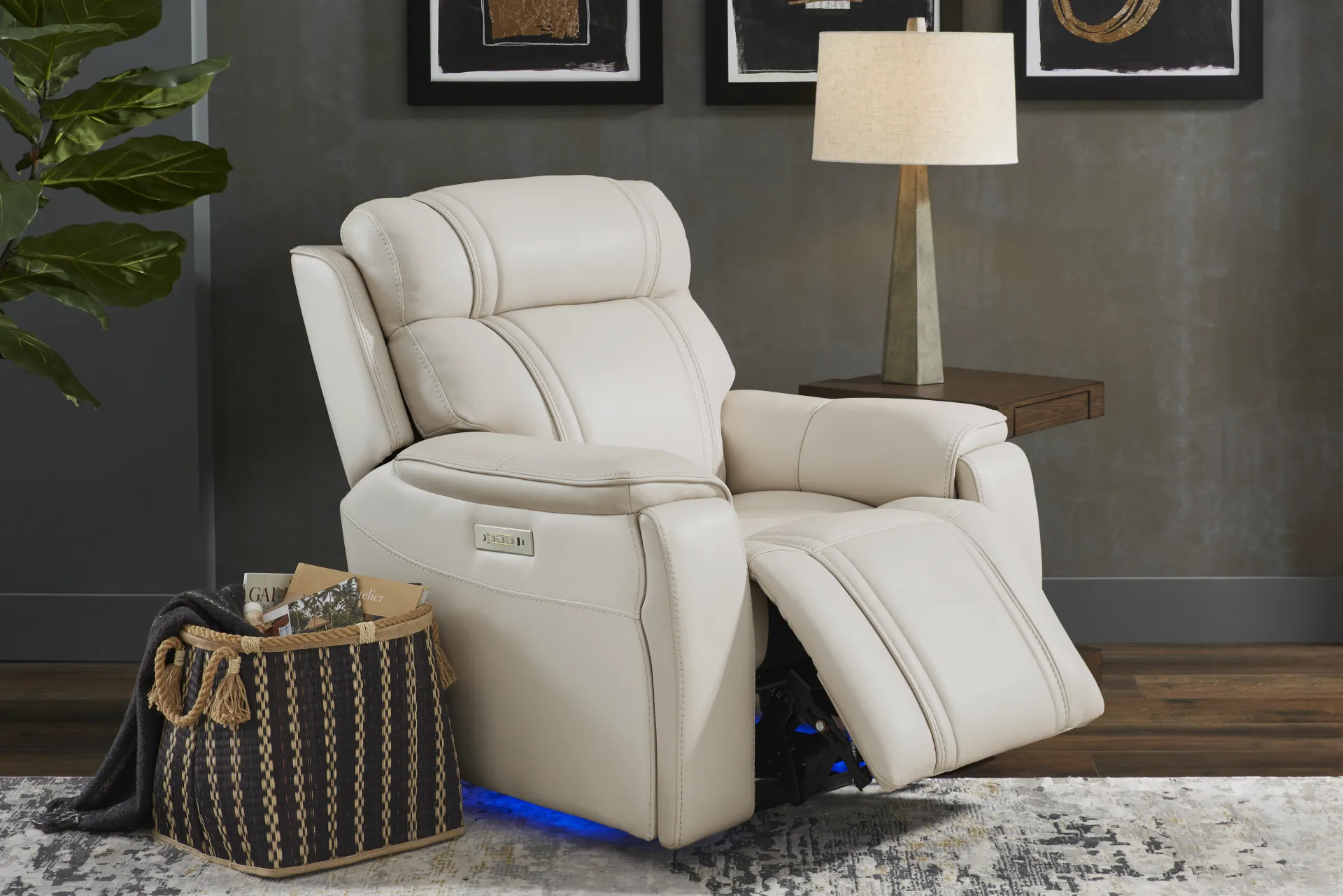 Sound Tech by Shaq Ice Leather Triple Power Recliner with Audio - Image 3