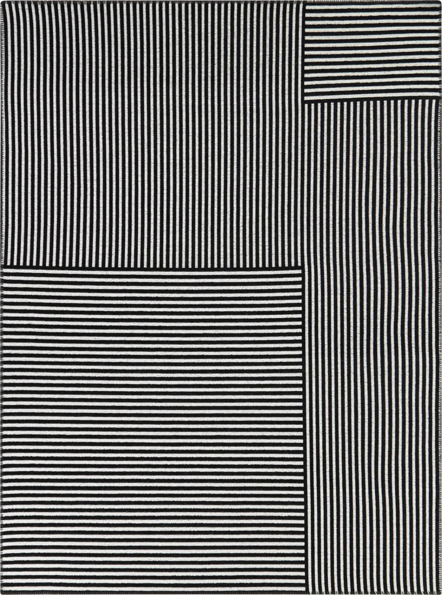Iomeina Black 5'3 x 7' Area Rug