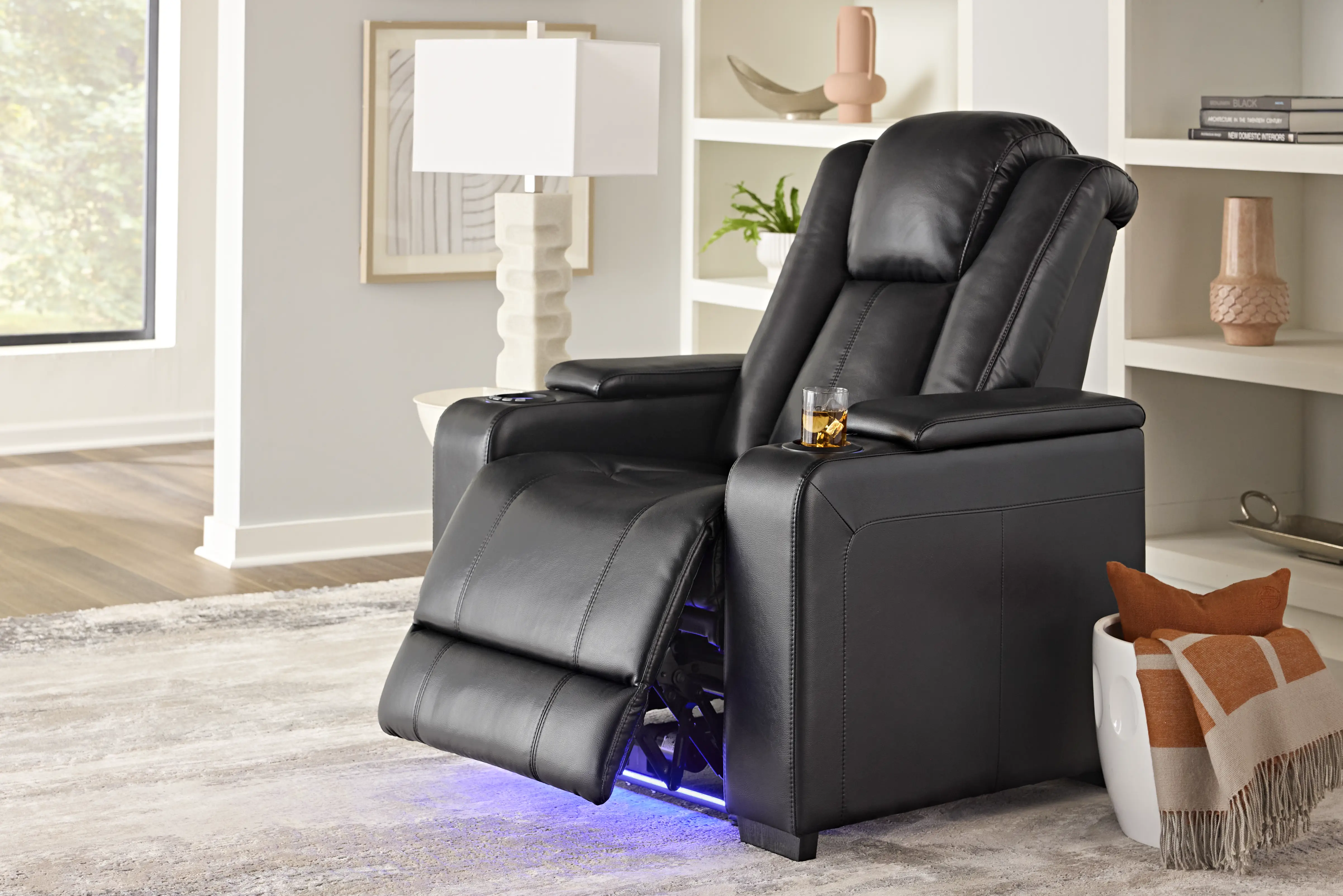 Maverick Black Dual Power Recliner - Thumbnail - Image 7