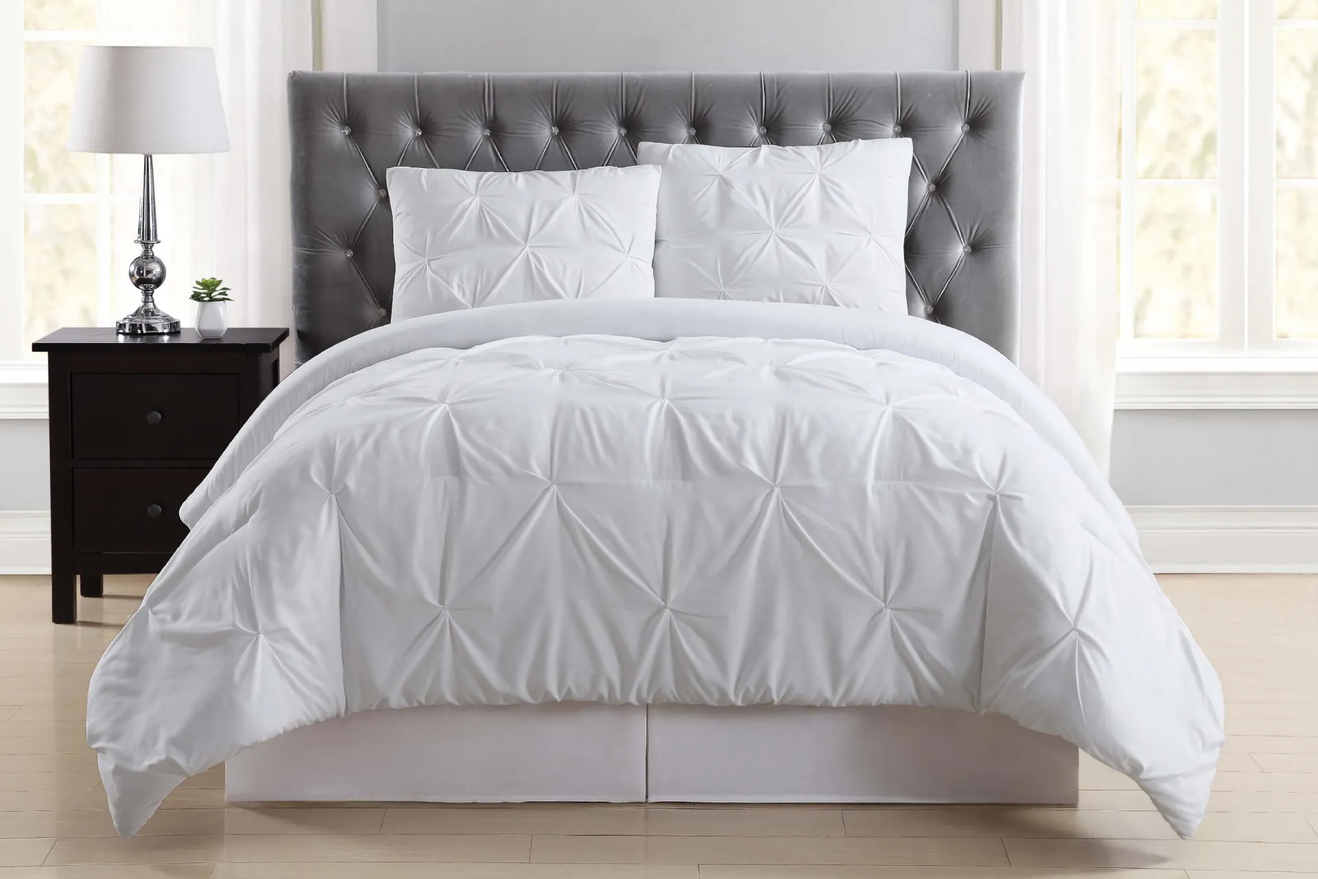 Kids Soft Waves White Full/Queen Comforter Set - Image 1