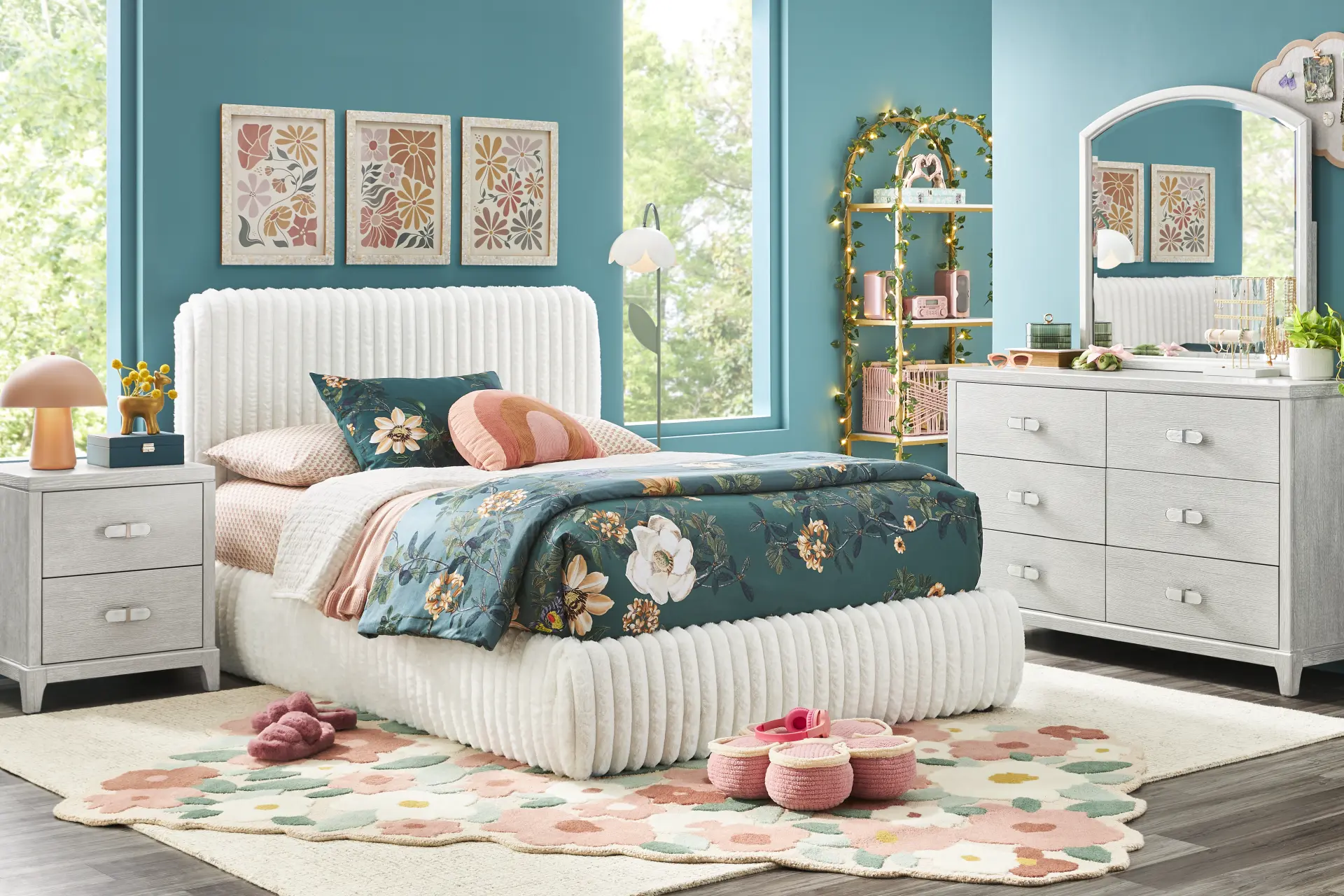 Emilie Rose Wirebrush Gray Bedroom with Charlize White Full Upholstered Bed