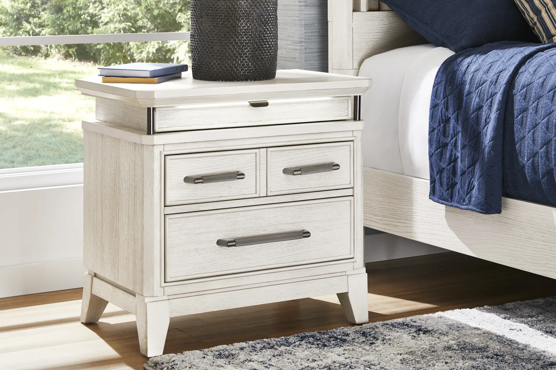 Heiress White Nightstand - Image 4
