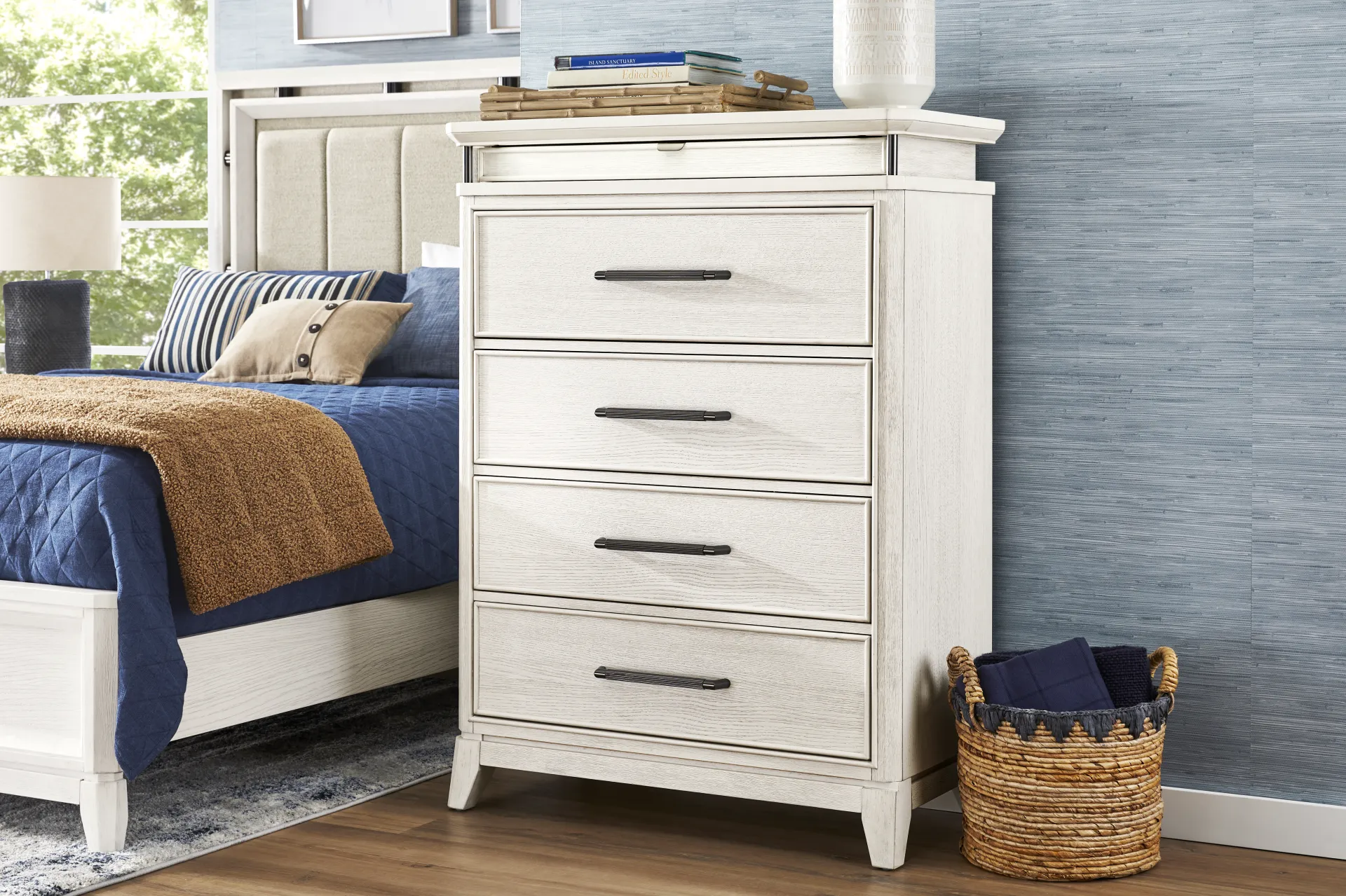 Heiress White Chest - Image 3