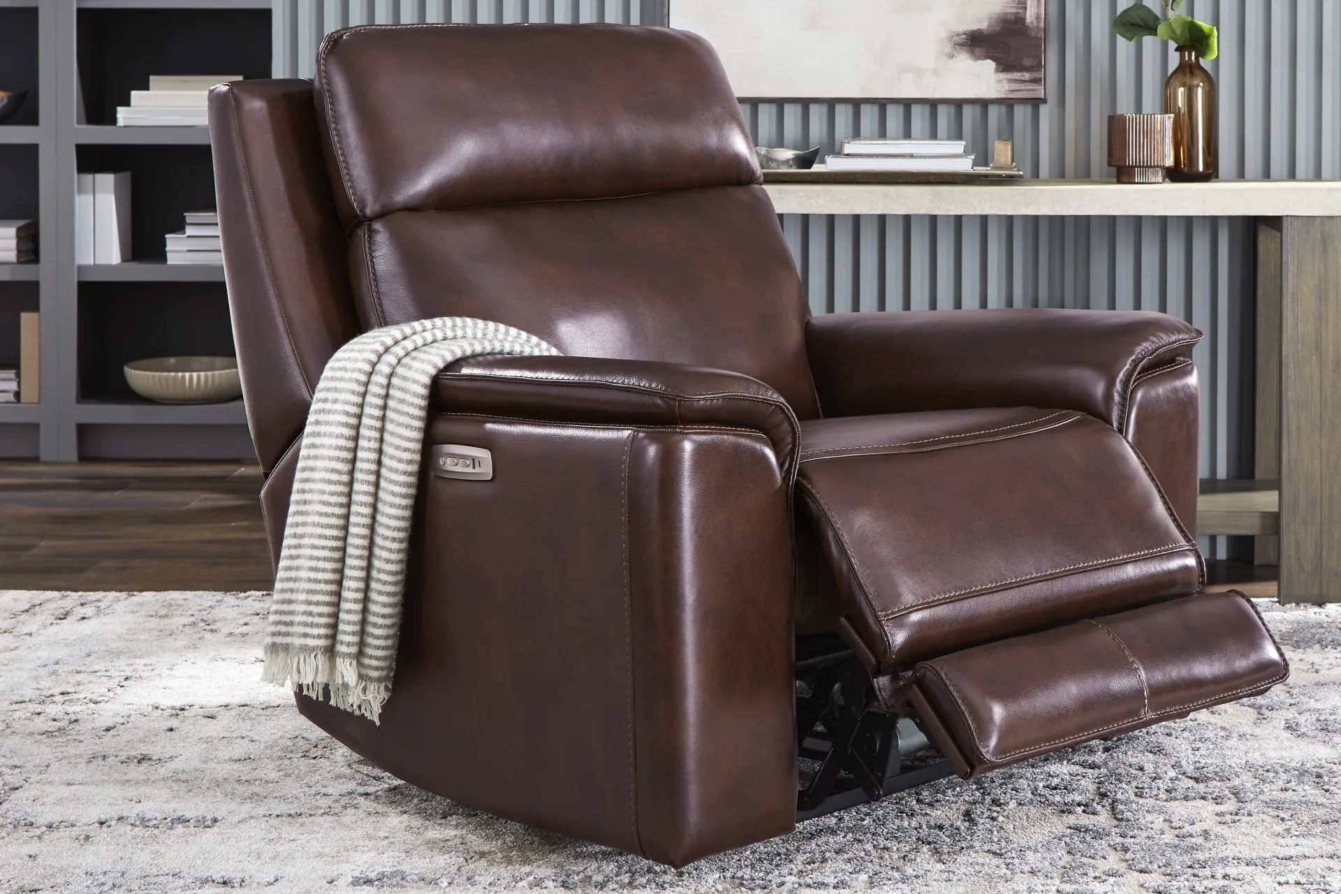 Magellan Merlot Leather Dual Power Recliner - Image 4