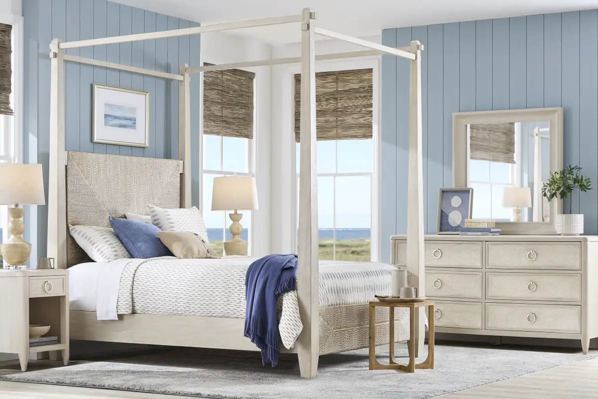 Maldive White 7 Pc Queen Poster Bedroom