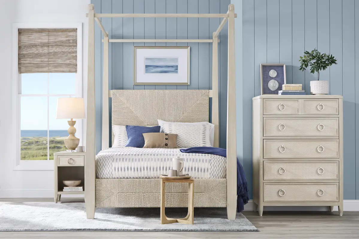 Maldive White 5 Pc Queen Poster Bedroom