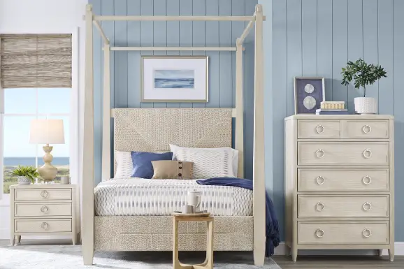 Maldive White 5 Pc Queen Poster Bedroom