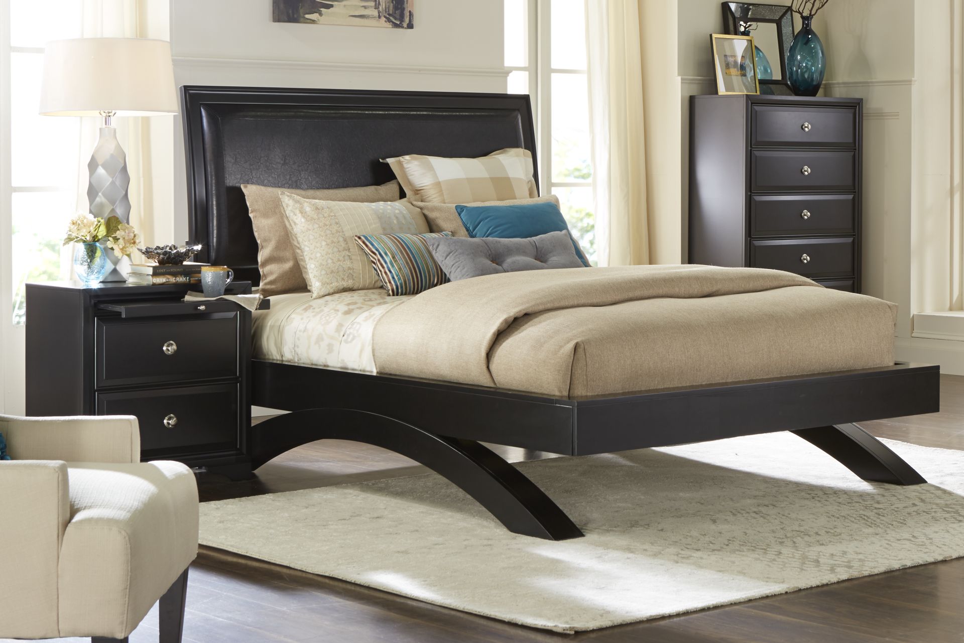Belcourt Black 5 Pc King Upholstered Sleigh Arch Bedroom - Image 1