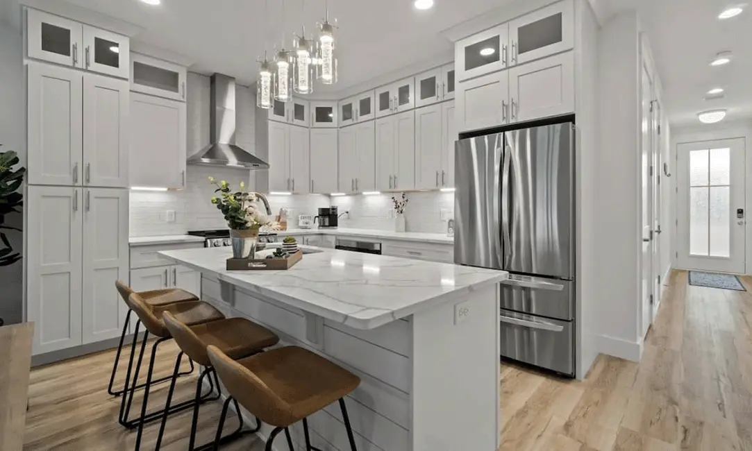 BusinessPlusPageGallery_02_VO_479x335 copy.png