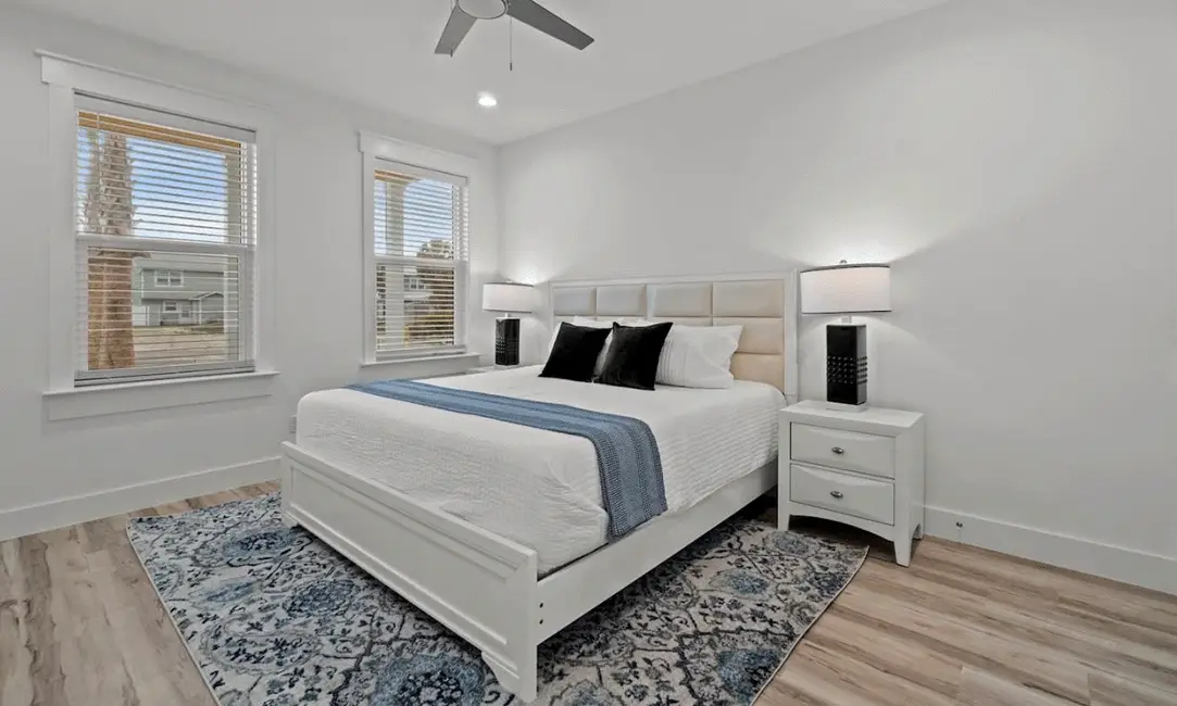 BusinessPlusPageGallery_03_VO_479x335 copy.png