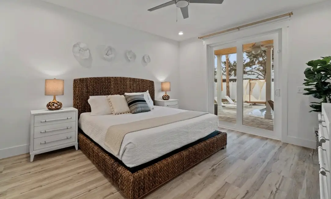 BusinessPlusPageGallery_04_VO_479x335 copy.png