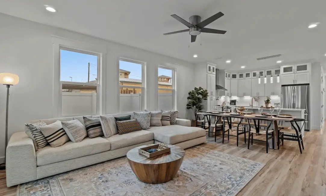 BusinessPlusPageGallery_10_VO_479x335 copy.png