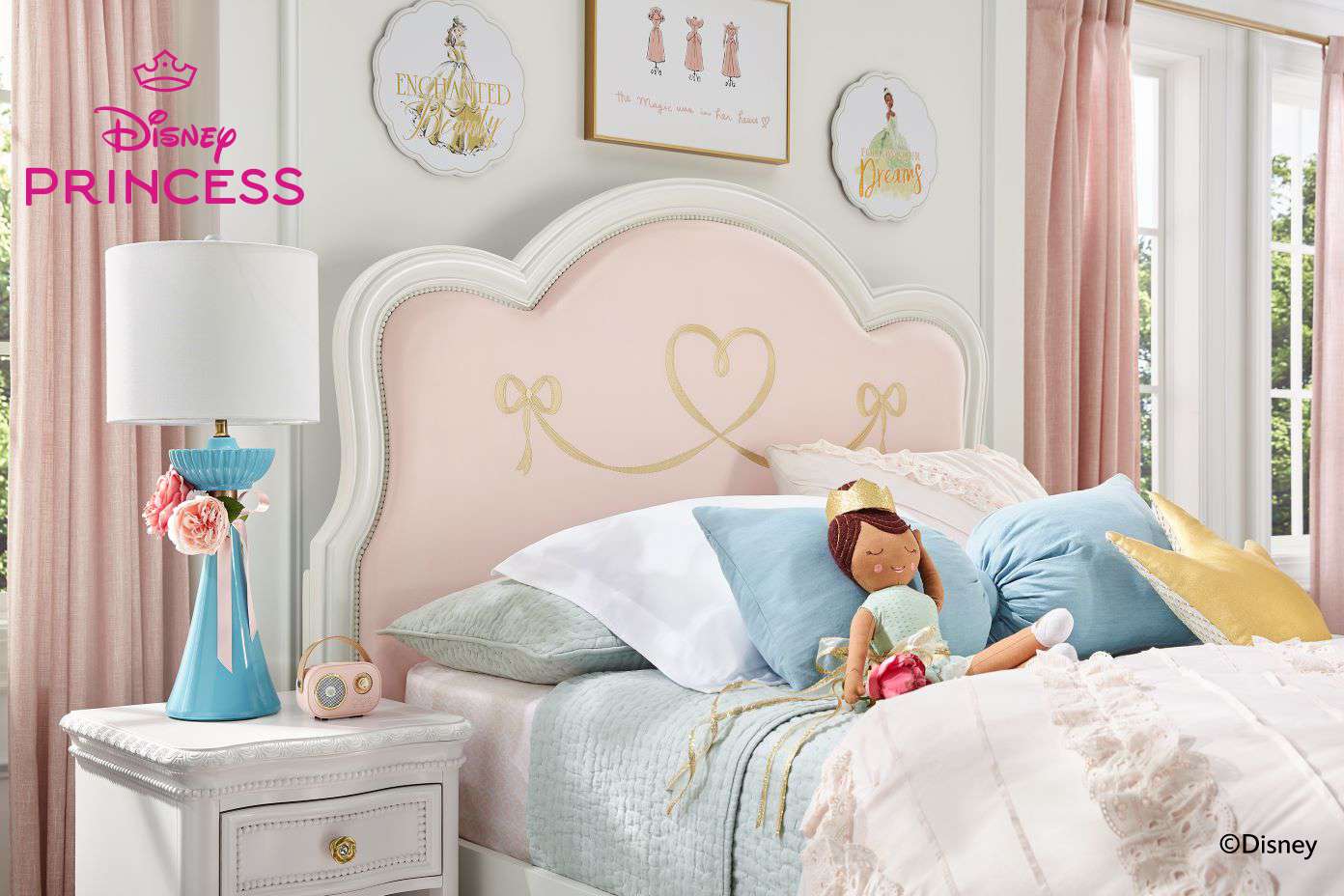 Disney Princess branding. A pink and white princess-themed bedroom with a bed, lamp, and curtains.
