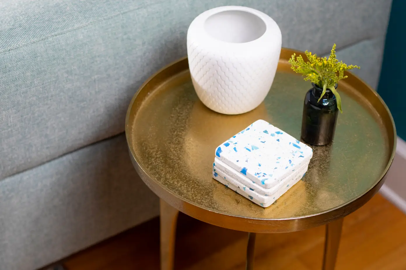 Enhance_Your_Living_Room_with_Creative_Side_Table_Decor.jpg