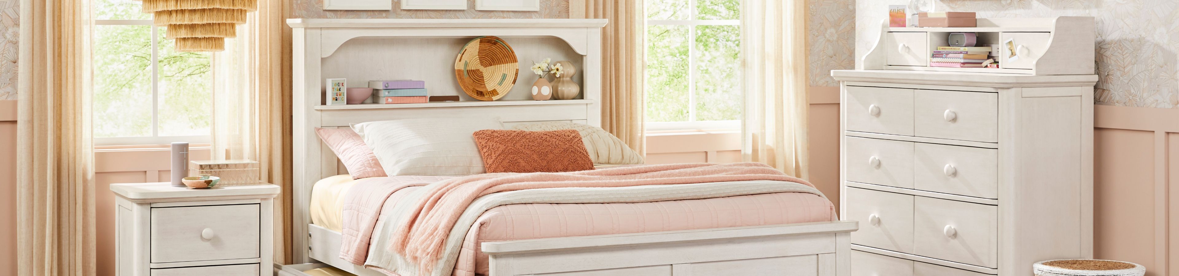 White bedroom furniture set.
