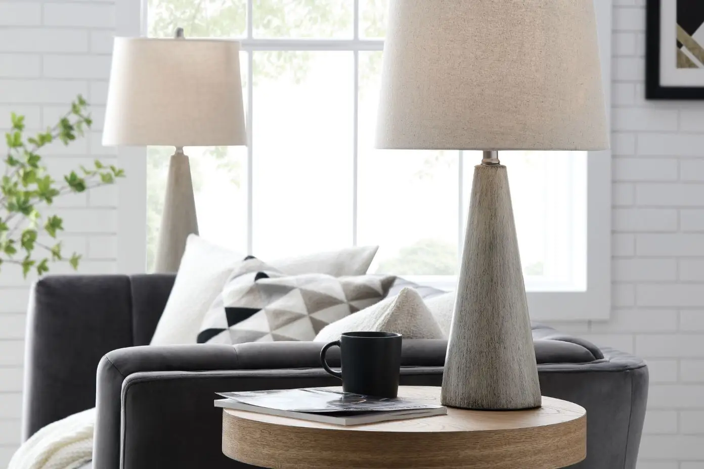 Match Lighting to the Mood of the Room - 90172443.jpg