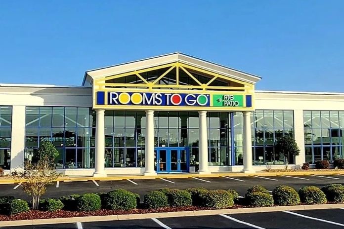 Rooms To Go store front.
