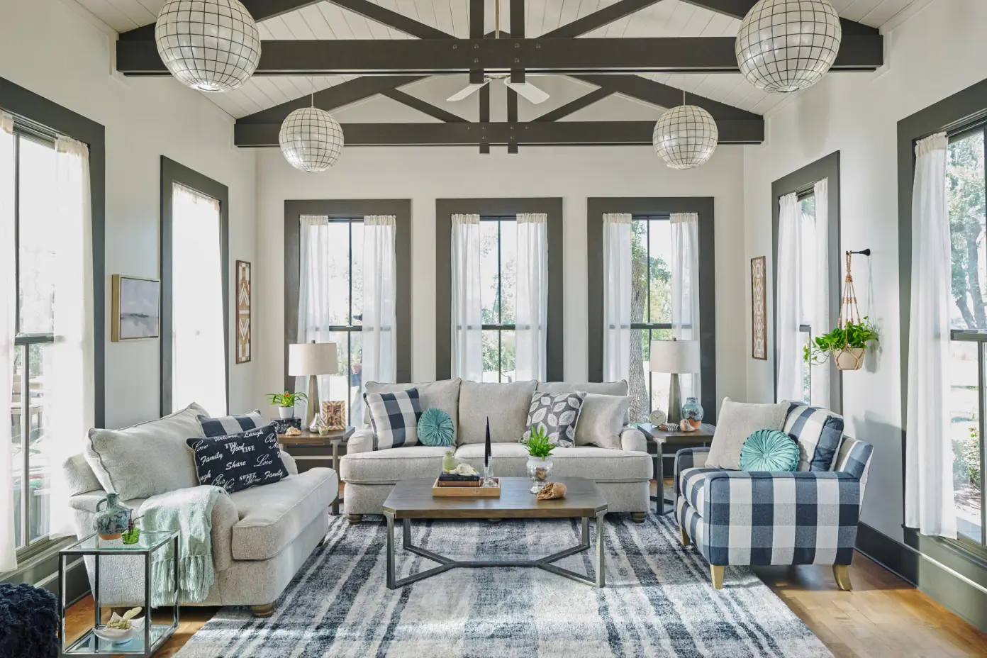 P1-G2-B25 - Chaises vs Sofas.jpg