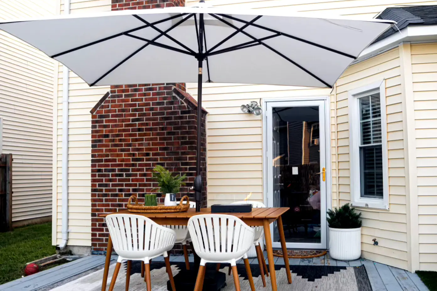 Patio_Umbrella_Pole_Diameter_and_Height.jpg