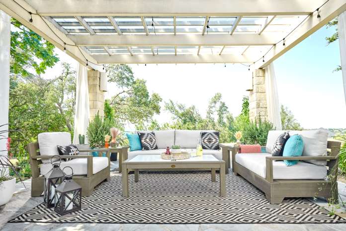 outdoor seating set with patio decor