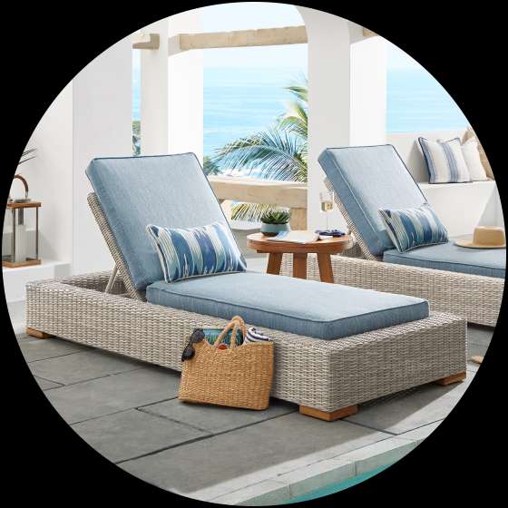 Chaises & Lounges
