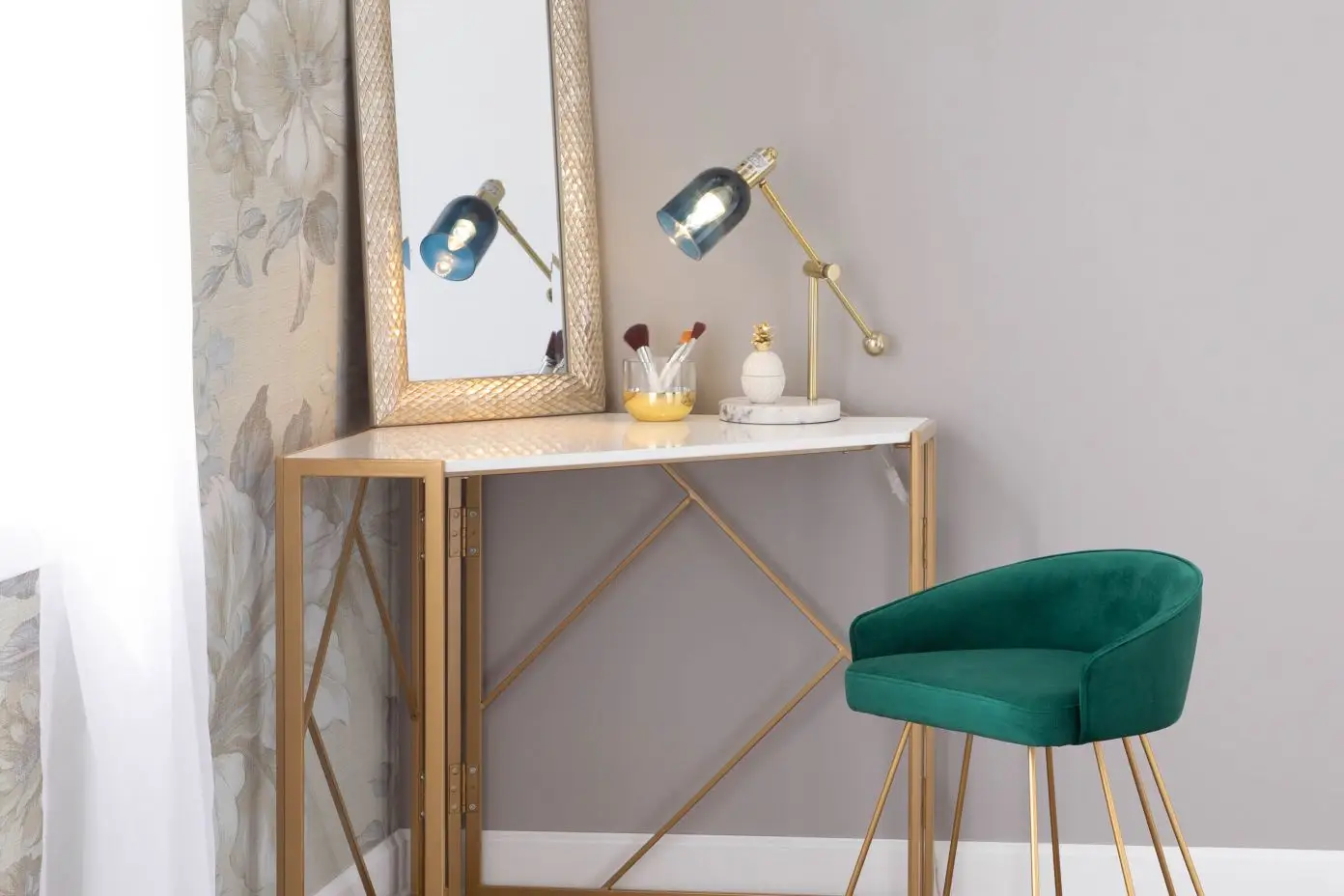 Styling the Makeup Vanity Furniture Functionally - 31000021.jpg