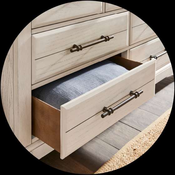 Dressers & Chests