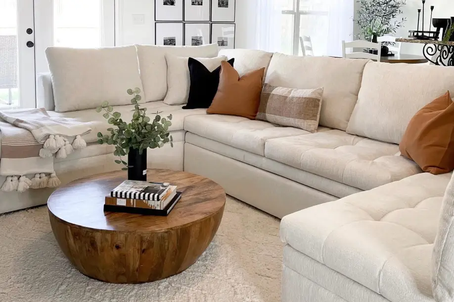 White Living Room Décor Ideas.jpg