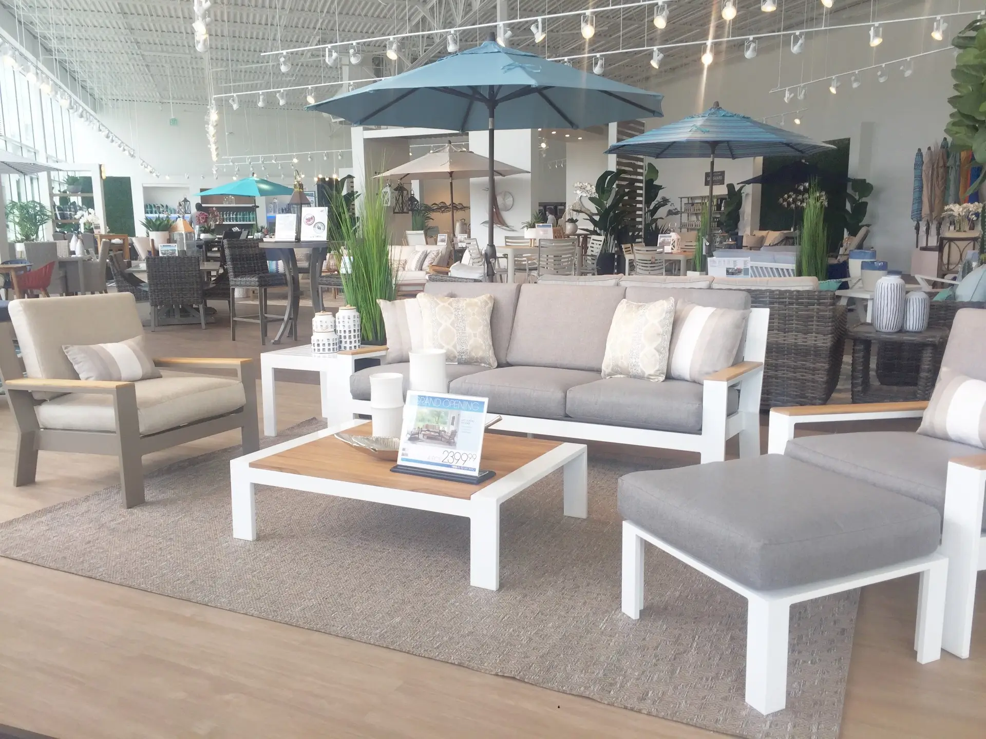 Woodlands-OutdoorPatio3.jpg
