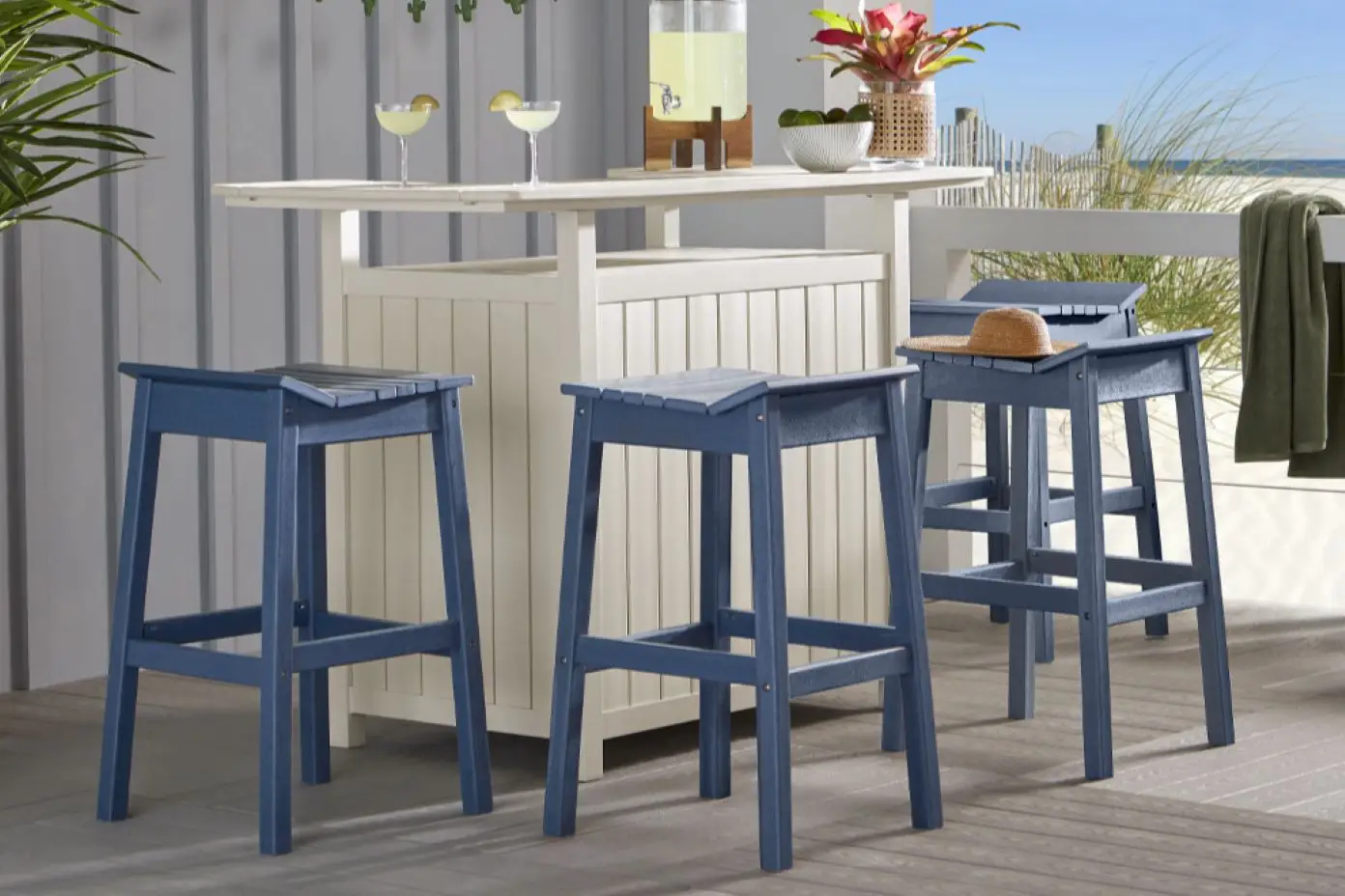 Your Backyard Bar Reimagined - 7651444P.jpg