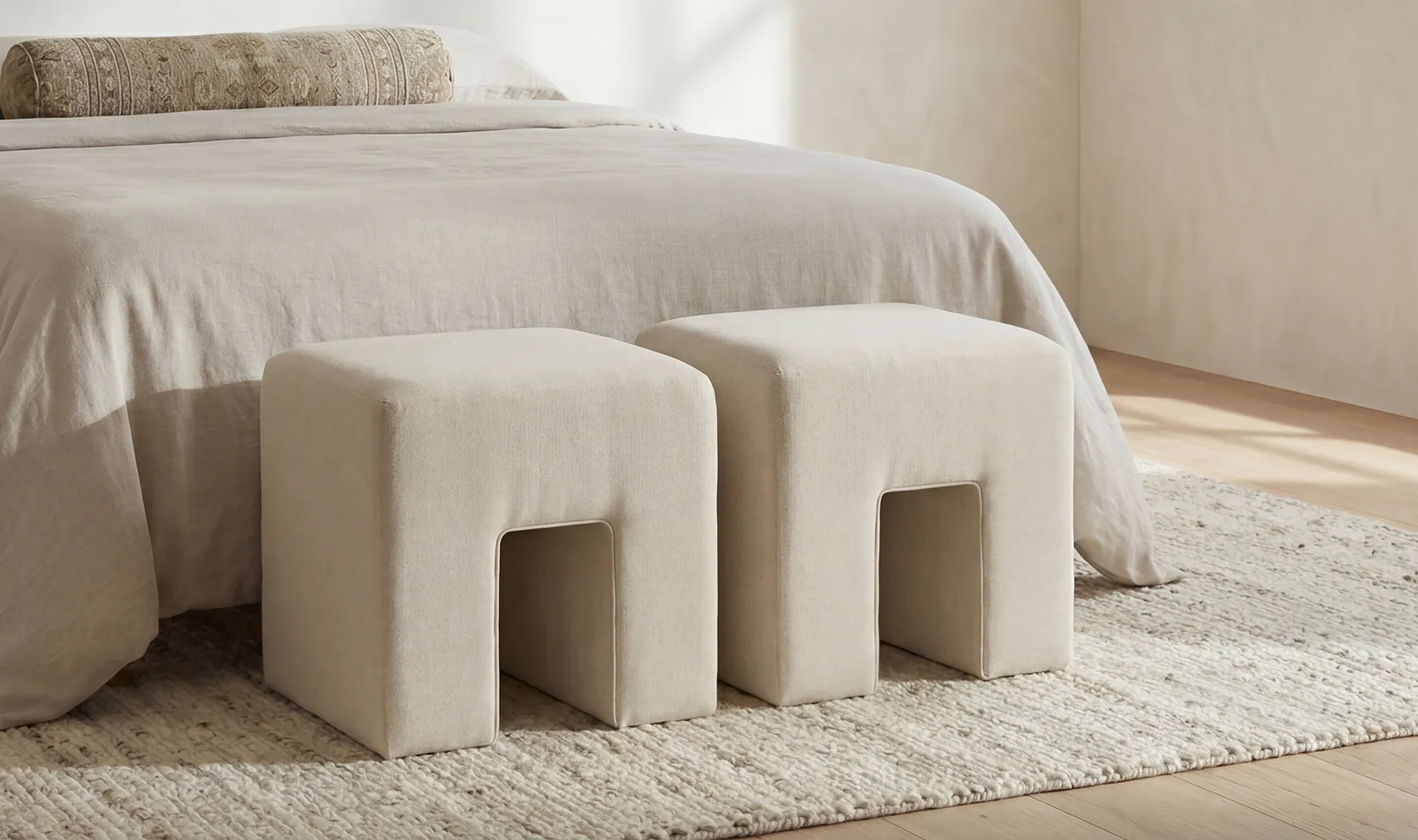 Aashoor White Stool - Image 4