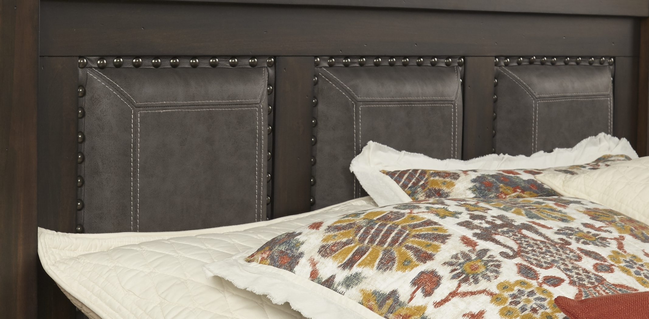 Abbeywood Brown 3 Pc Queen Poster Bed - Thumbnail - Image 3