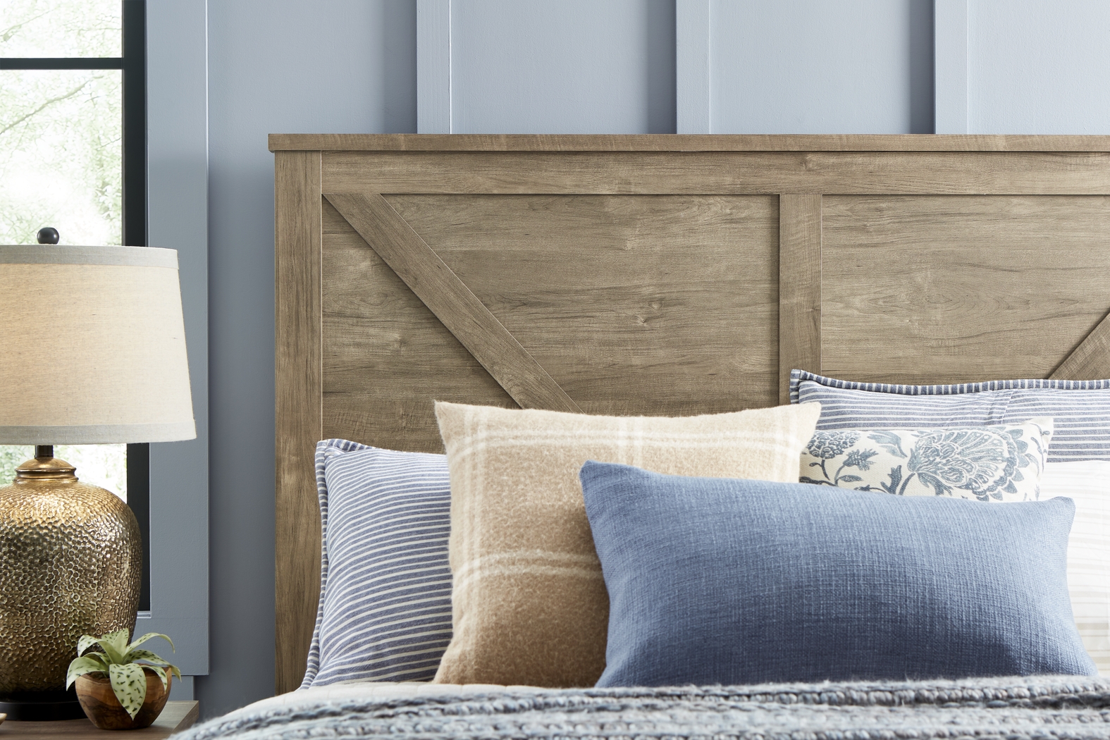 Abilene Brown 5 Pc Queen Panel Bedroom - Thumbnail - Image 3