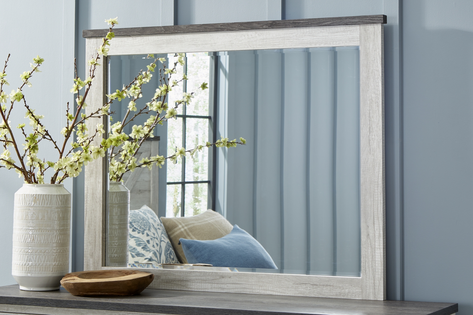 Abilene White 5 Pc Queen Panel Bedroom - Thumbnail - Image 12