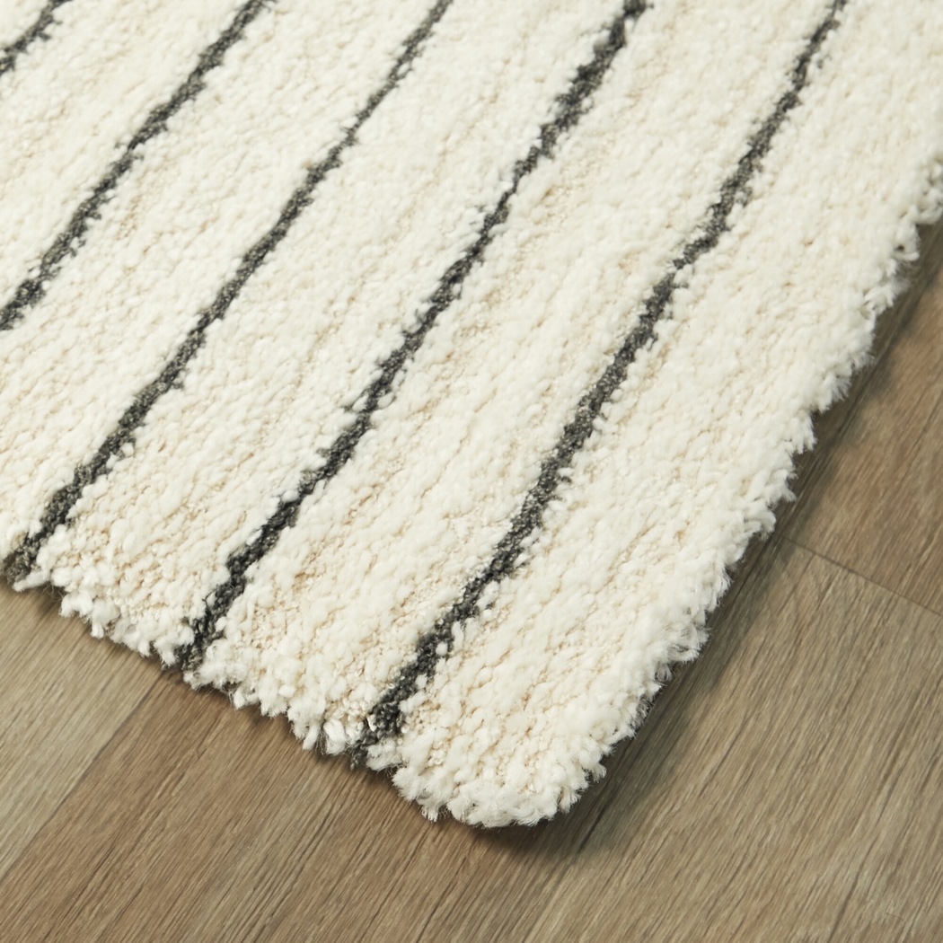 Acee Cream 4'4 x 6' Area Rug - Thumbnail - Image 3