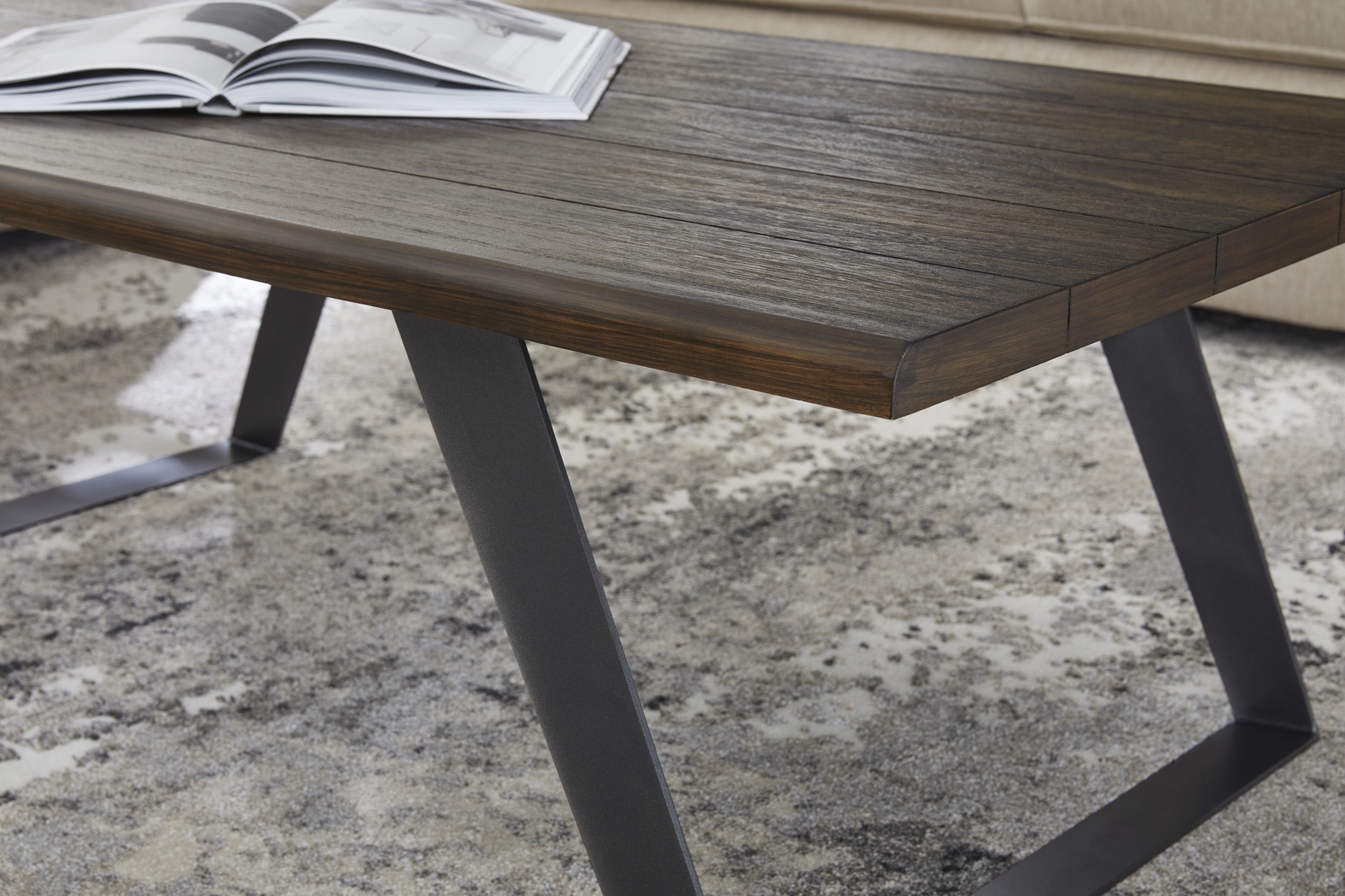 Surrey Hills Black 7 Pc Living Room with Sleeper Sofa - Thumbnail - Image 11