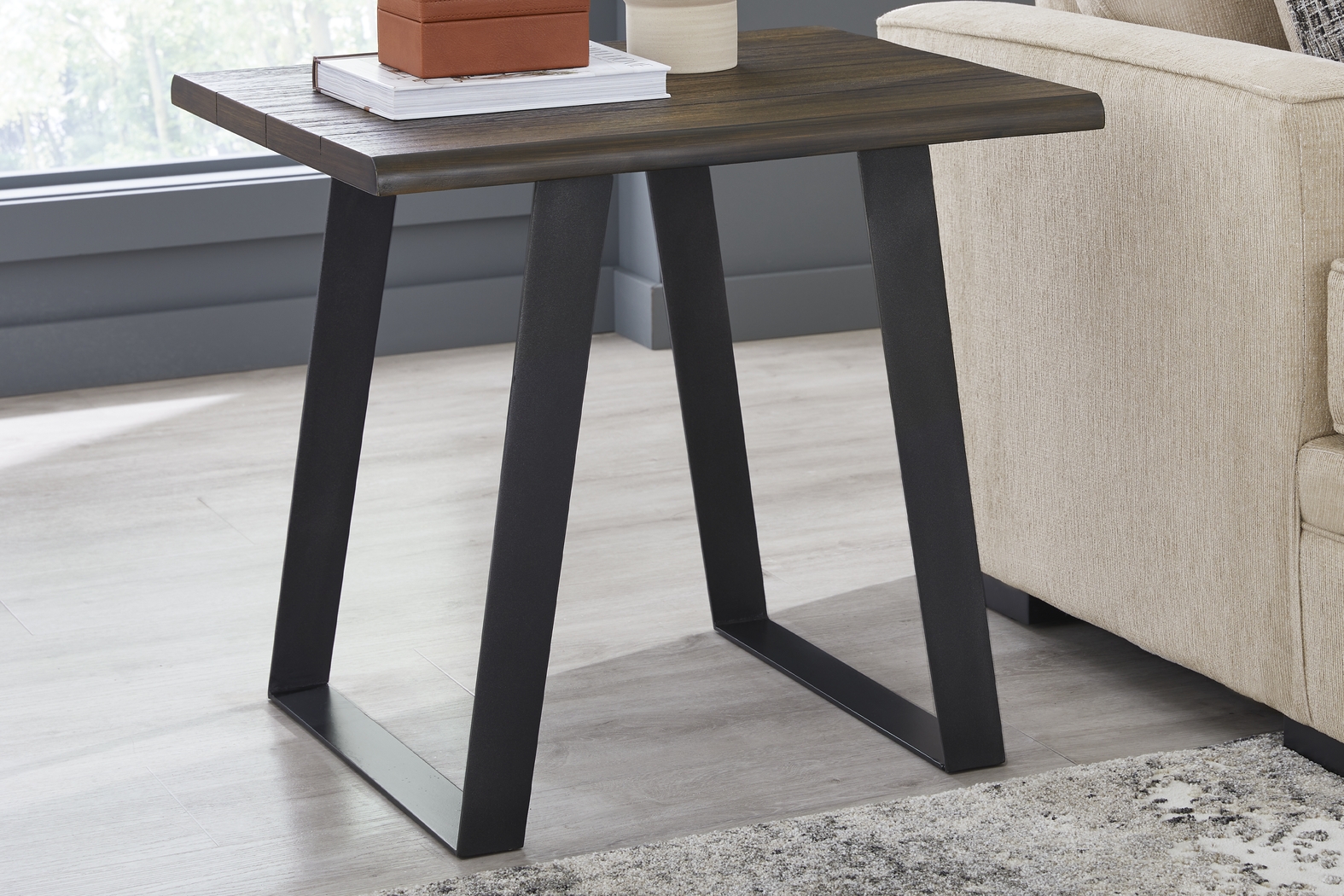 Surrey Hills Black 7 Pc Living Room with Sleeper Sofa - Thumbnail - Image 14