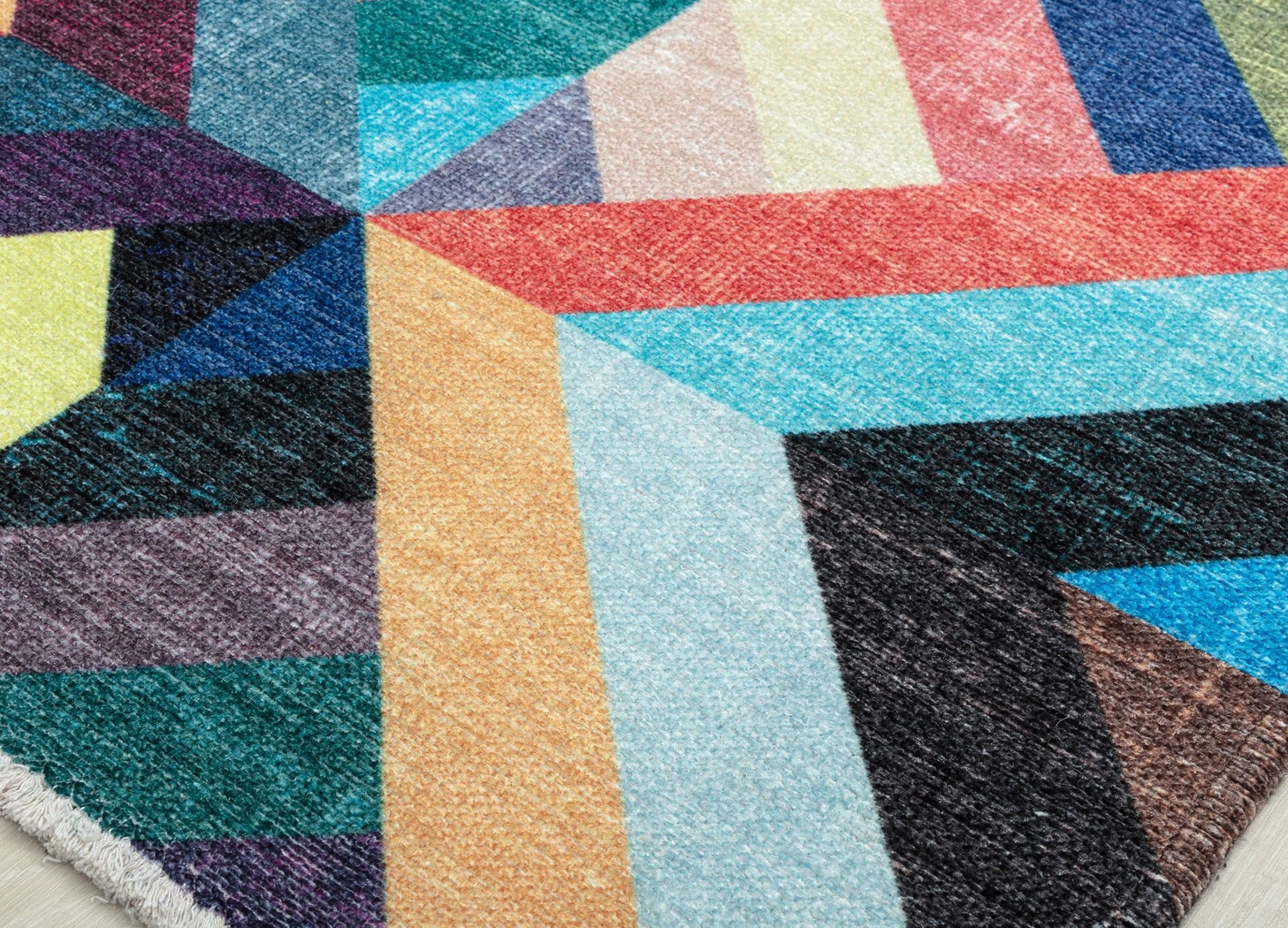 Aherama Multi 5'3 x 7' Rug - Thumbnail - Image 4