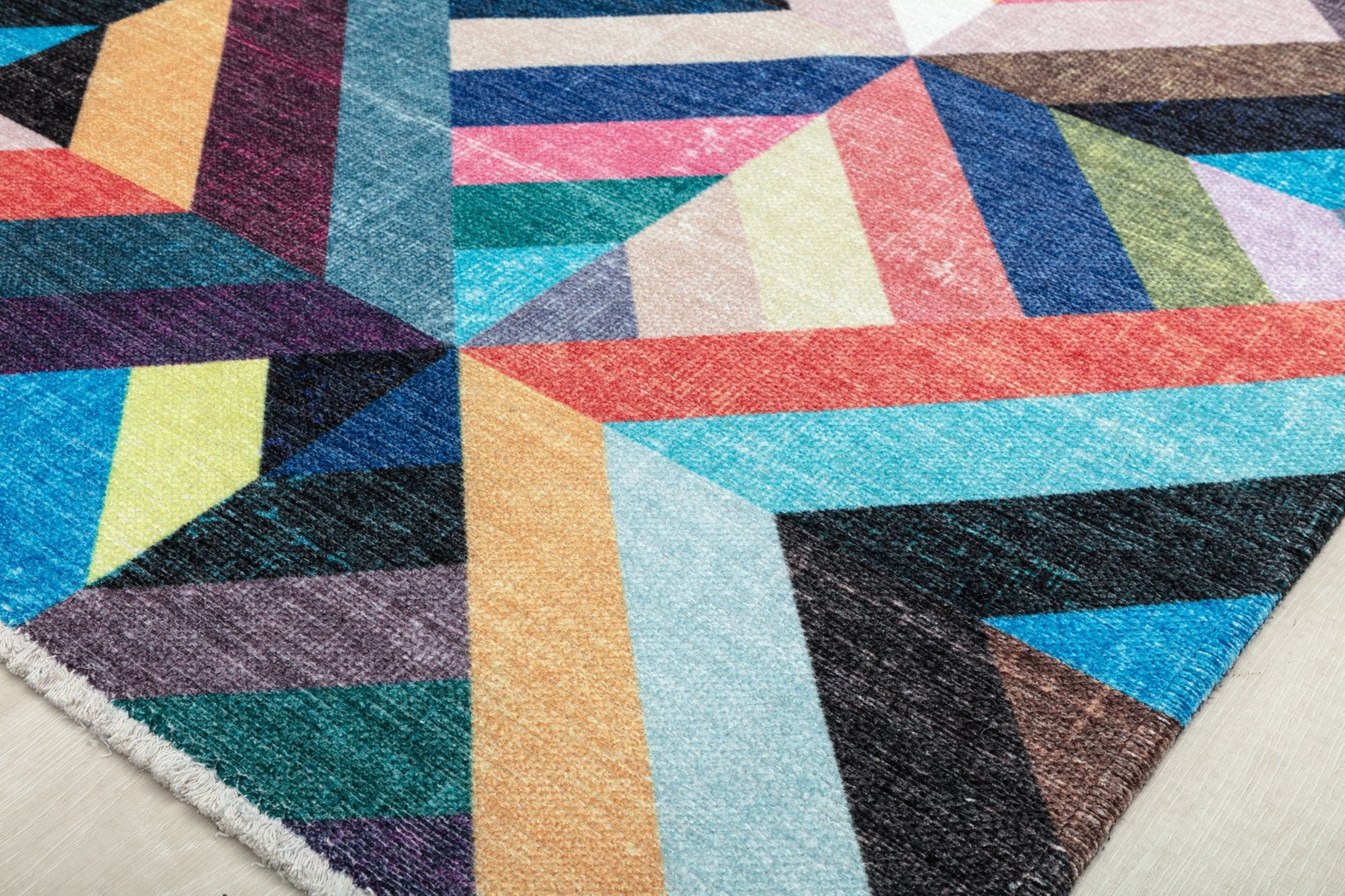 Aherama Multi 5'3 x 7' Rug - Thumbnail - Image 5