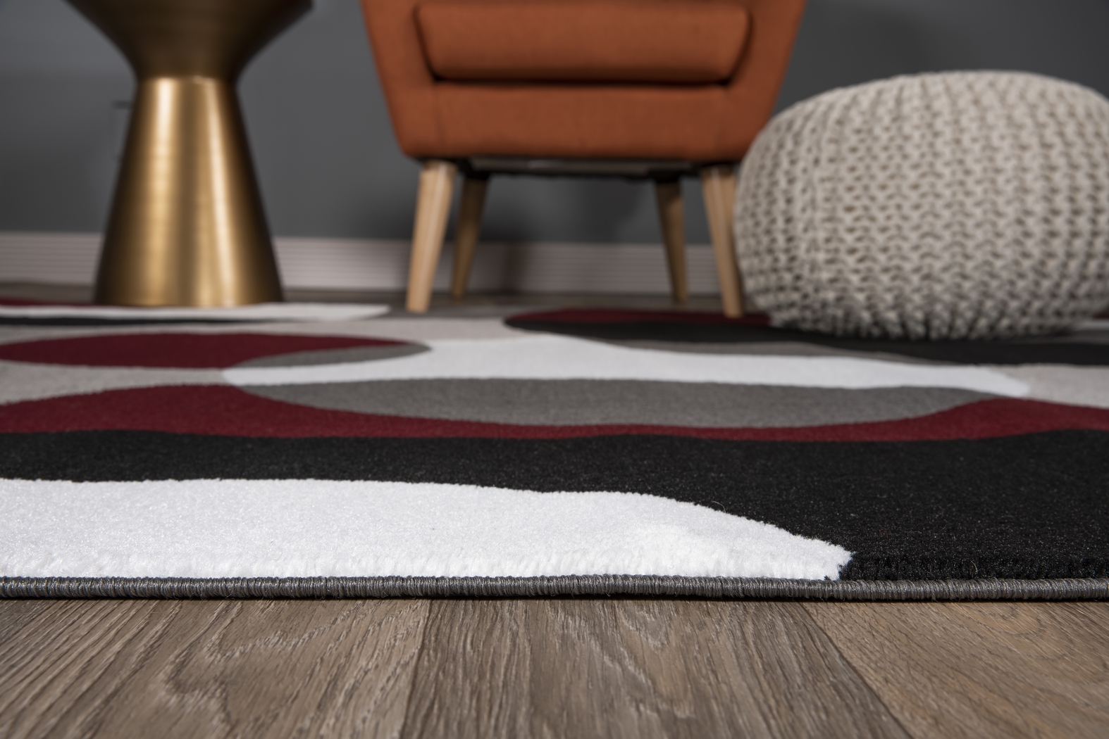 Ailana Burgundy 3'3 x 5' Rug - Thumbnail - Image 4