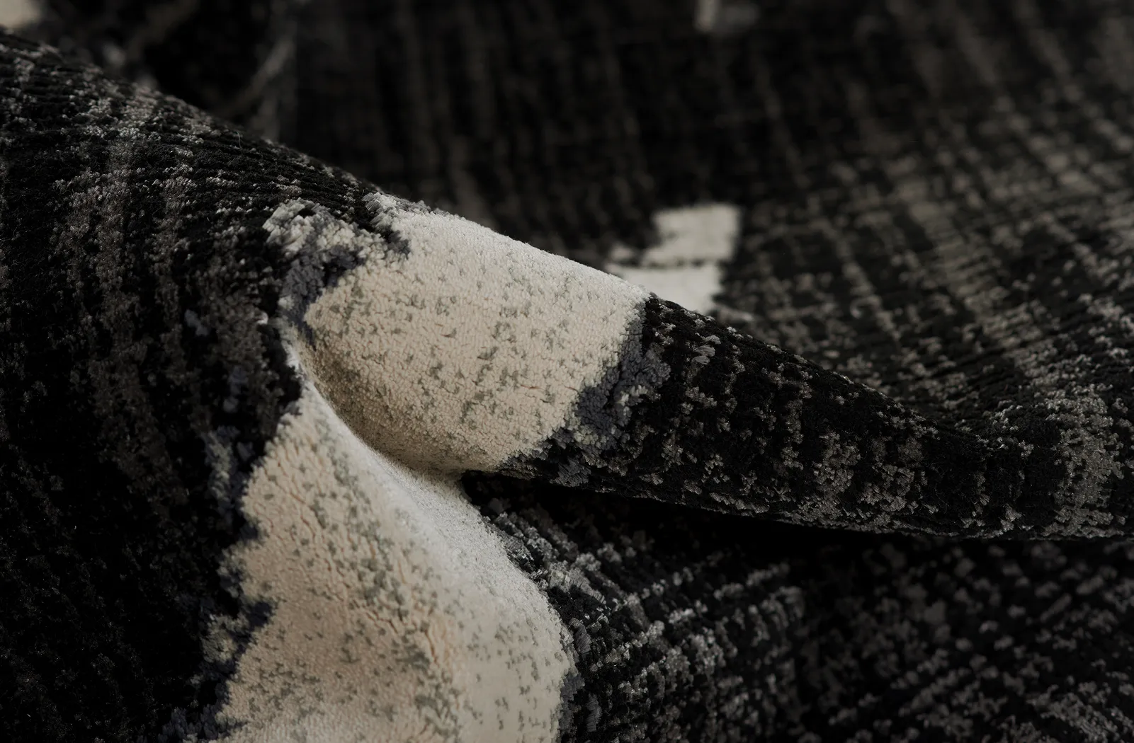 Aksel Off-White 3'11 x 5'7 Rug - Thumbnail - Image 7