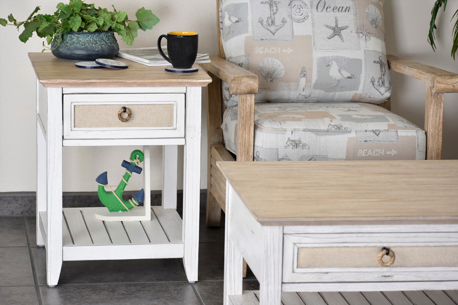 Akuhe White End Table - Thumbnail - Image 2