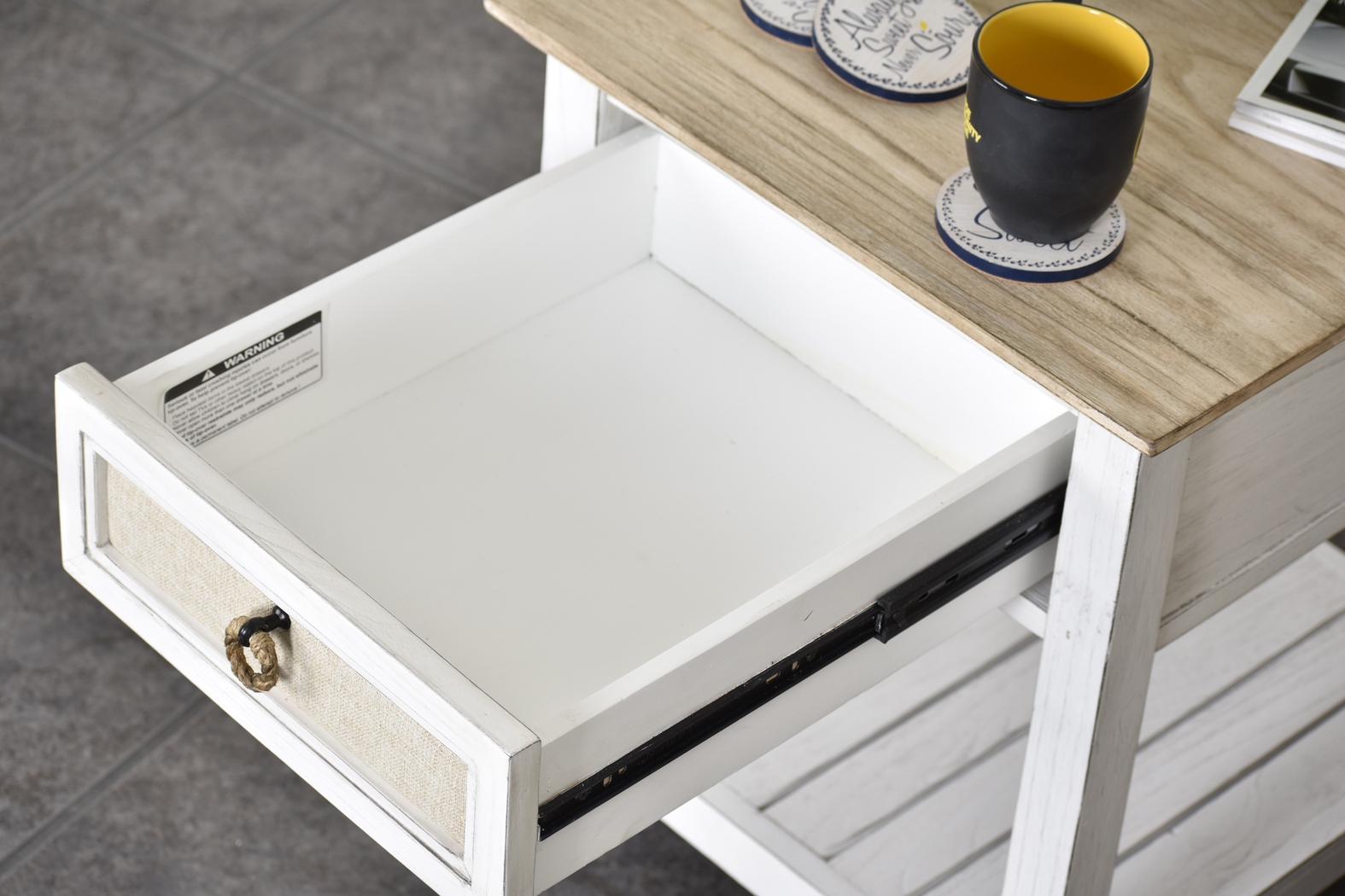 Akuhe White End Table - Thumbnail - Image 5