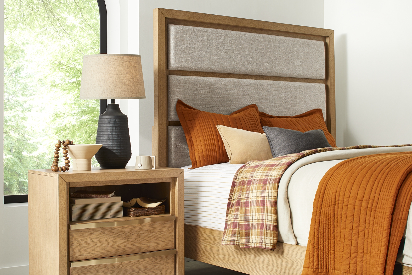 Alpine Lake Light Oak Finish 5 Pc Queen Upholstered Bedroom - Thumbnail - Image 3