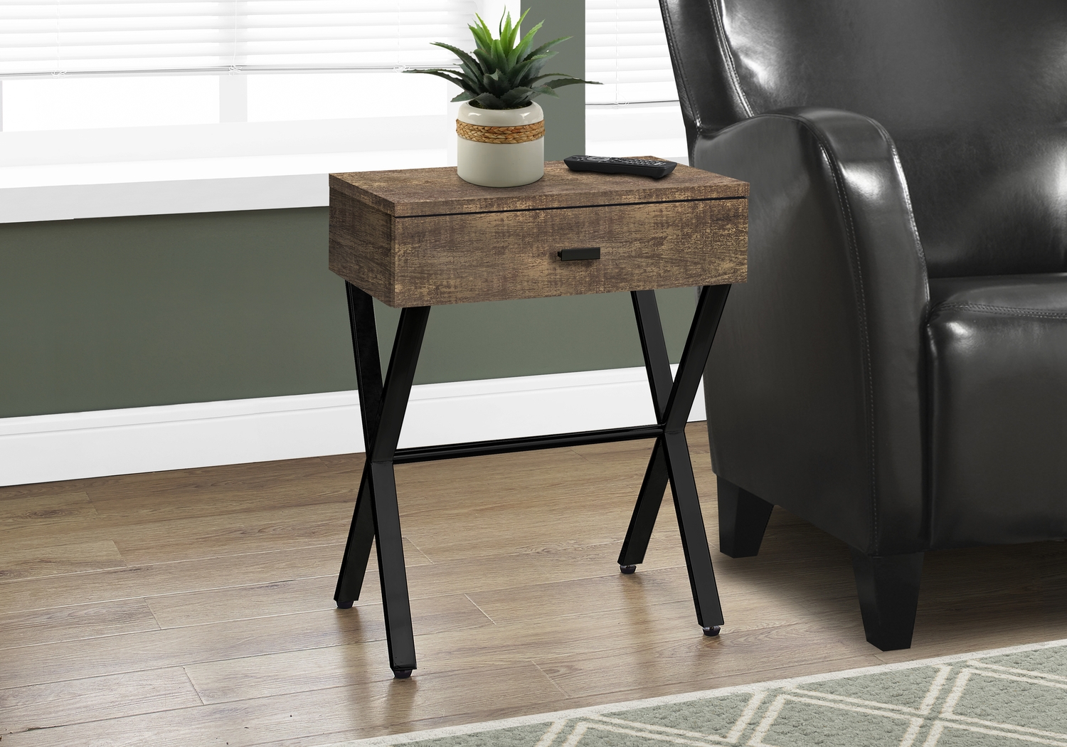 Altondale Brown End Table - Thumbnail - Image 2
