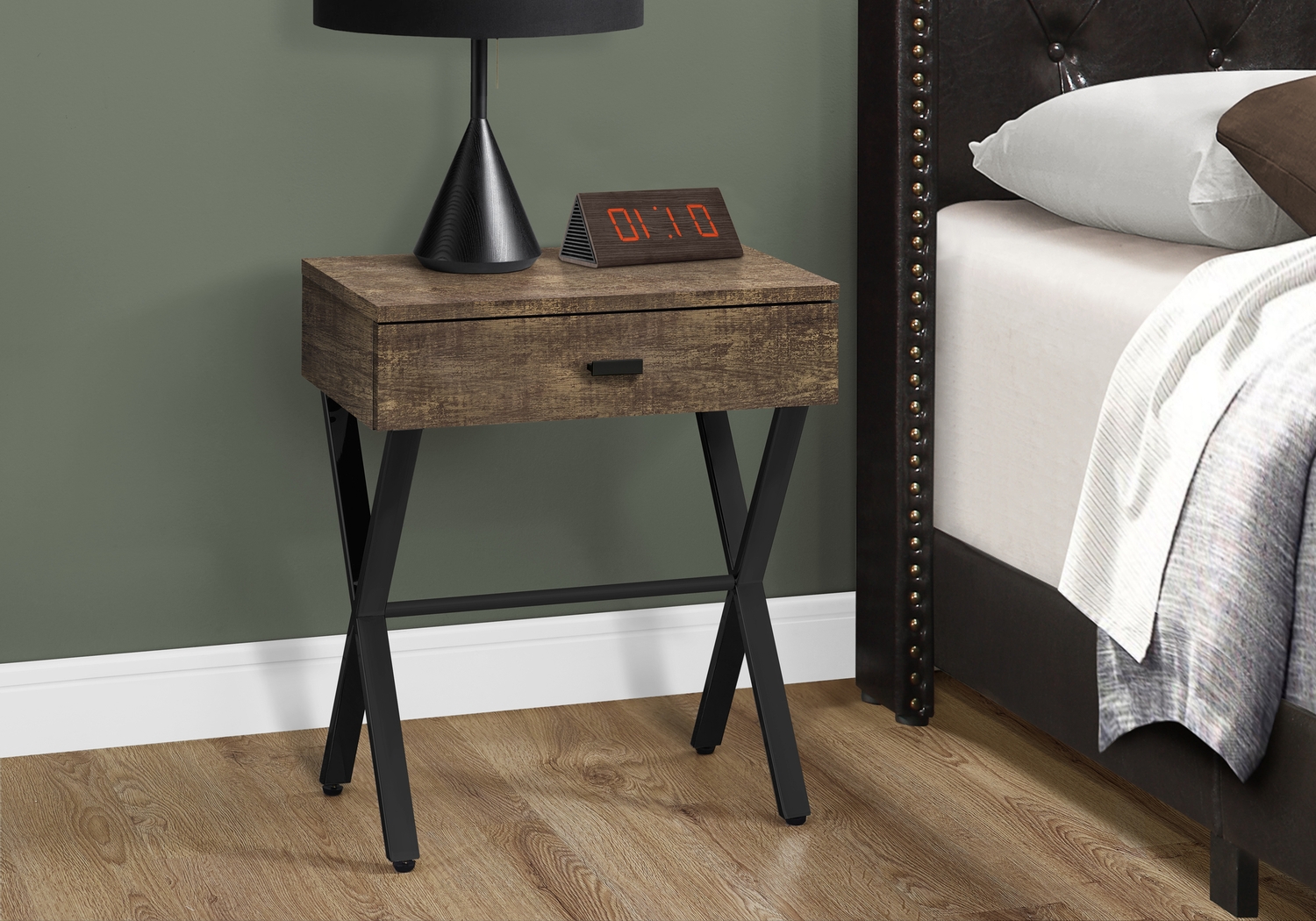 Altondale Brown End Table - Thumbnail - Image 3