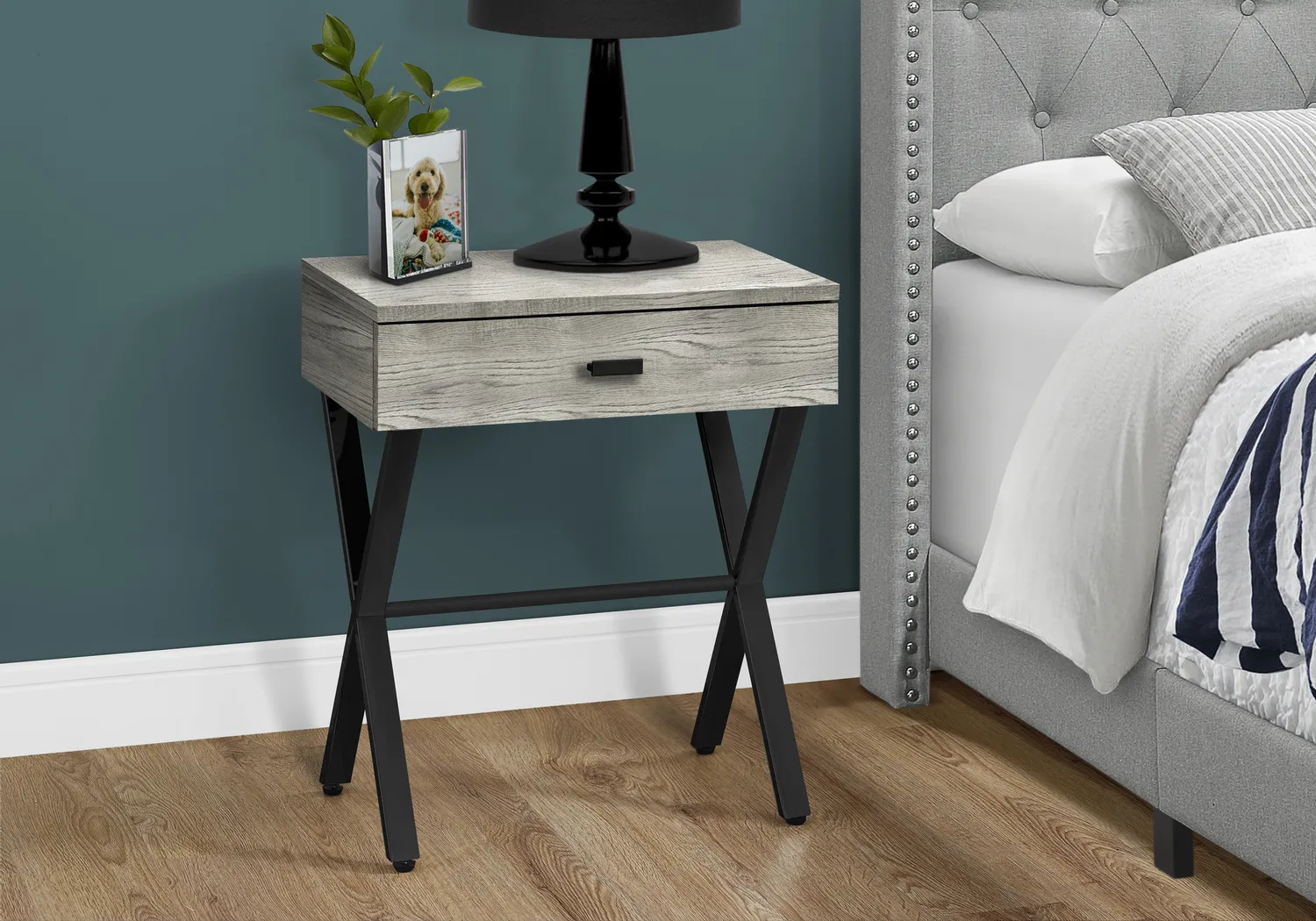 Altondale Gray End Table - Thumbnail - Image 3