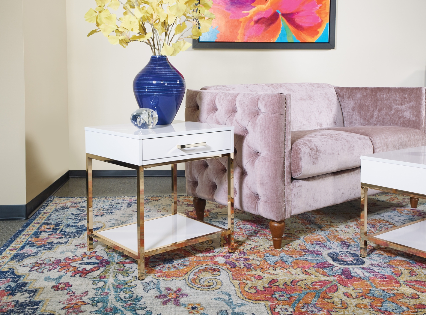 Altrissa White End Table - Thumbnail - Image 6